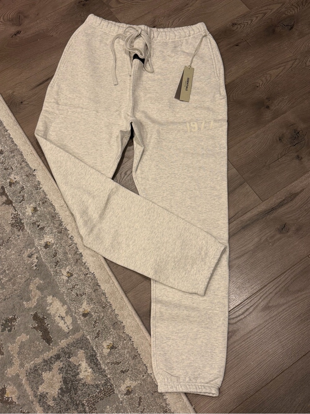 Brand new Fear Of God Essentials 1977 sweatpants Light Oatmeal SIZE XL